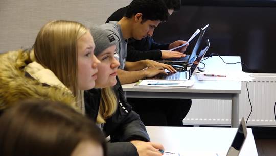 Elever lærer om cybersikkerhet