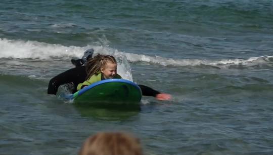 Barnehage koste seg på surfeskole