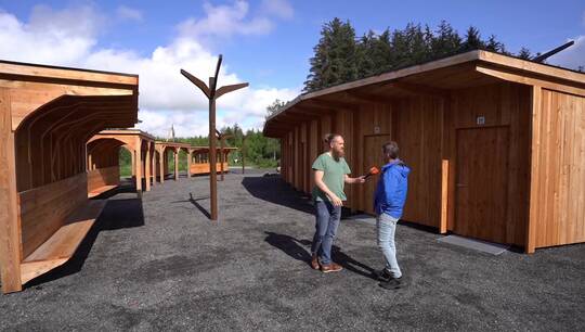 Påkostet parkeringsplass og nye fasiliteter i Njåskogen