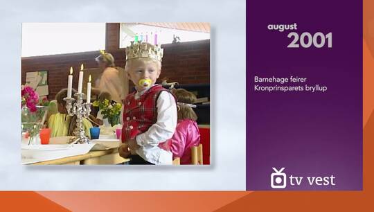2001: Barnehagebarn feirer kronprinsparets bryllup