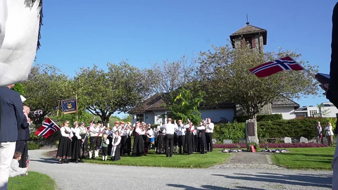 Kransenedleggelse på Eiganes gravlund