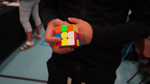 NM i Rubiks kube - Bruker under fem sekunder