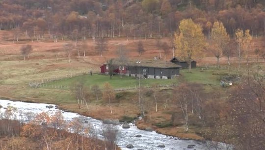 Månafossen og fjellgården Mån