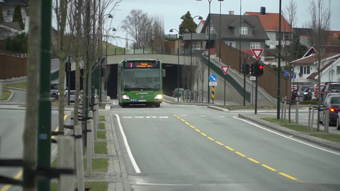 Skal gjøre om på lys- og kryssregulering i bussveien