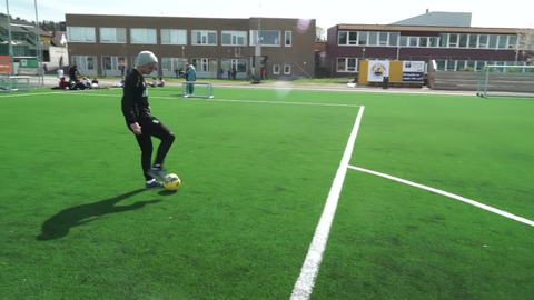 Fotballspillerne på Sunde gjør seg klar til krig