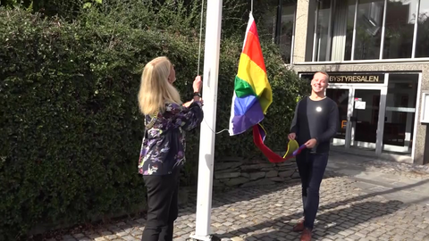 Rådhuset flagger for Stavanger på Skeivå