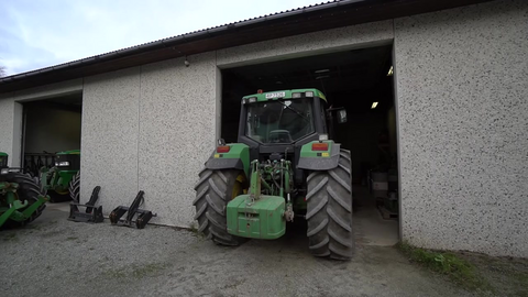 Fnyser av forslag om traktor på lastebil