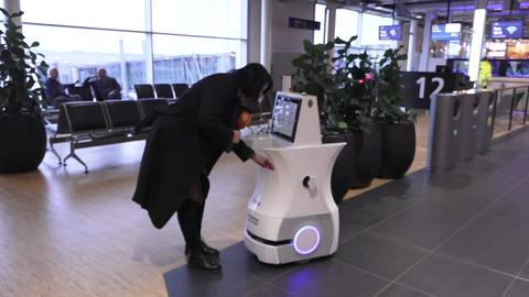 Denne roboten guider deg frem til gate