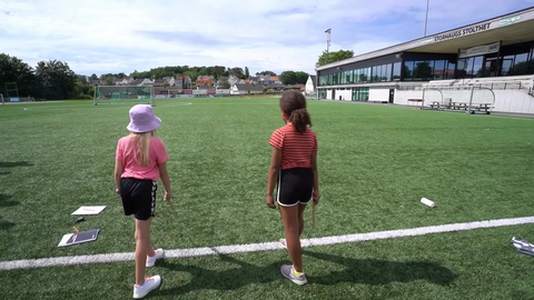 På denne sommerskolen lærer de fotball - og matte!