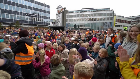 Danser inn gjenoppdagelsesfesten