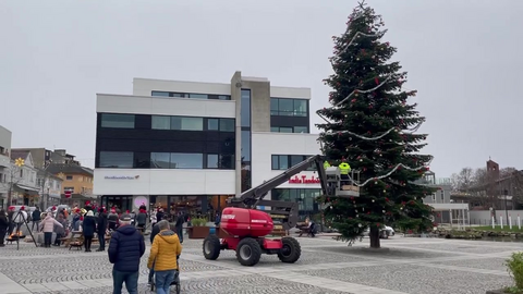 Juletreet på Bryne fikk seg en knekk