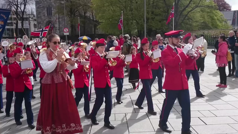 Tegn forsiden til 17-mai programmet