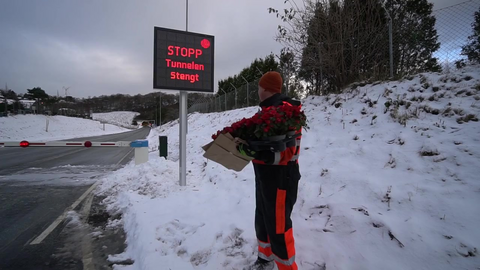 Ga ut blomster da byhaugtunnelen åpnet